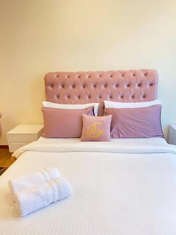招待所 Honeymoon Suite By A Legacy Hotel - Klcc Lake View 吉隆坡 马来西亚