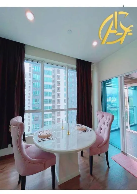 招待所 Honeymoon Suite By A Legacy Hotel - Klcc Lake View 吉隆坡 马来西亚